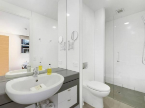 Marina Gem - Lakefront 3 Bedroom Apartment